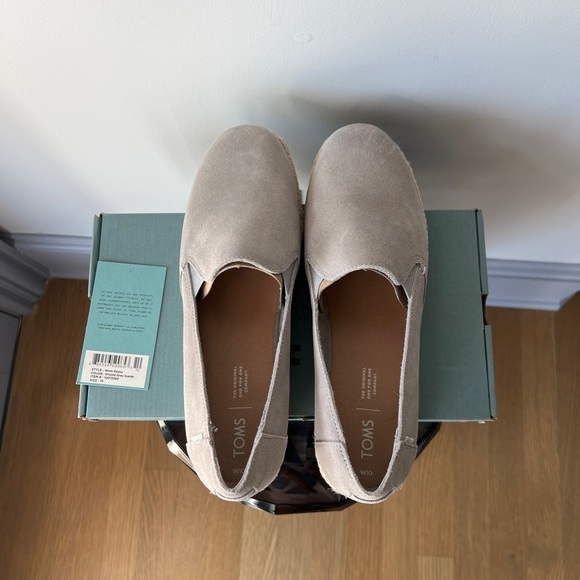 TOMS Palma Drizzle Grey Suede Slip On - Picture 4 of 14